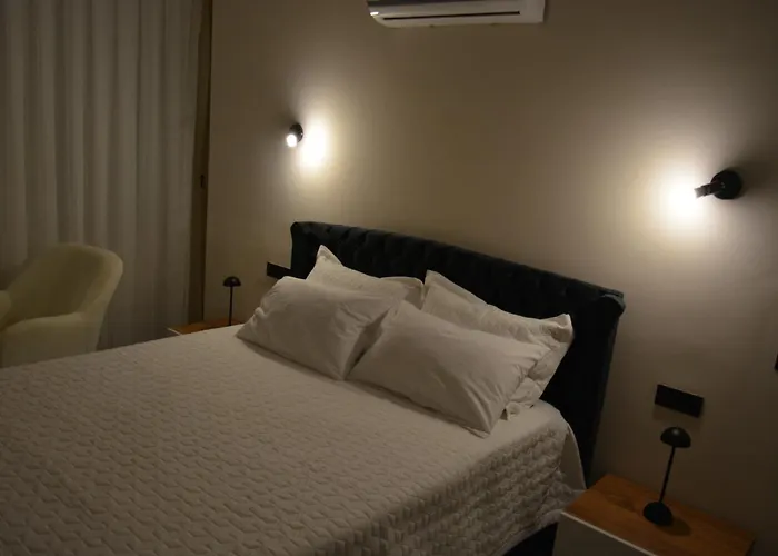 Fethiyede evinizdeki rahatlığın adresi 4 oda 1 salon 8 yatak 2 banyo ihtiyacınız olan tüm eşyalar vardır * Fethiye