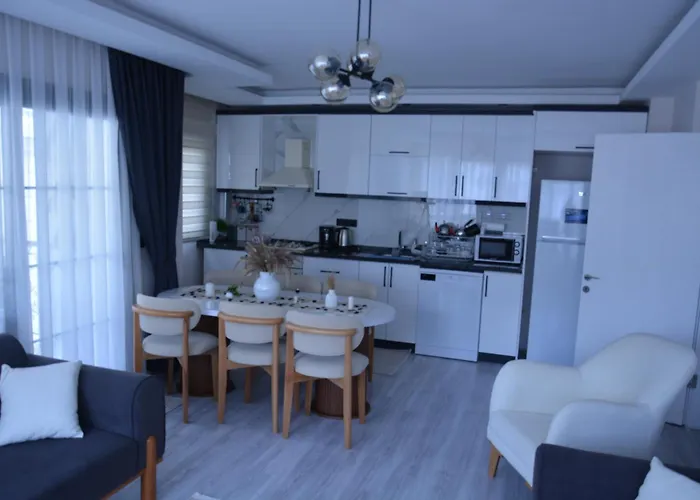 Fethiyede evinizdeki rahatlığın adresi 4 oda 1 salon 8 yatak 2 banyo ihtiyacınız olan tüm eşyalar vardır