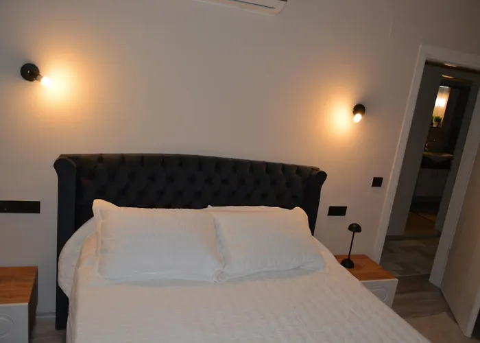 Fethiyede evinizdeki rahatlığın adresi 4 oda 1 salon 8 yatak 2 banyo ihtiyacınız olan tüm eşyalar vardır