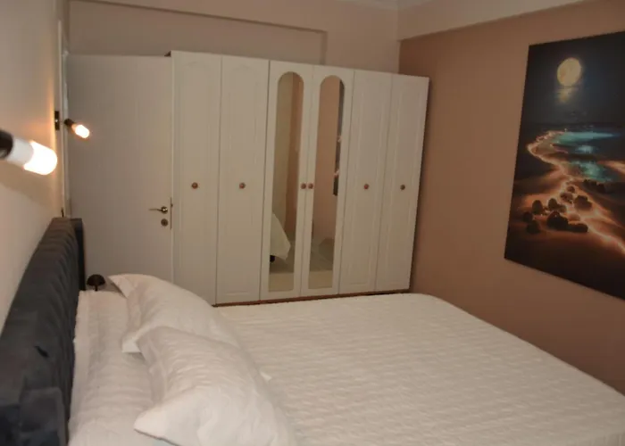 Fethiyede evinizdeki rahatlığın adresi 4 oda 1 salon 8 yatak 2 banyo ihtiyacınız olan tüm eşyalar vardır * Fethiye