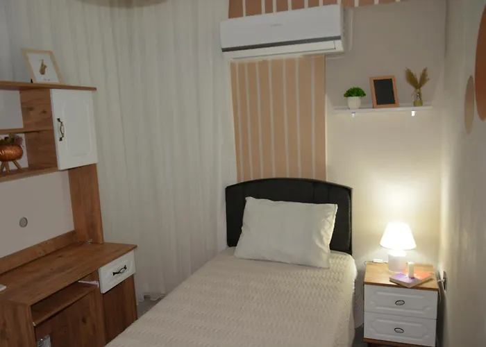 Fethiyede evinizdeki rahatlığın adresi 4 oda 1 salon 8 yatak 2 banyo ihtiyacınız olan tüm eşyalar vardır Apartamento *