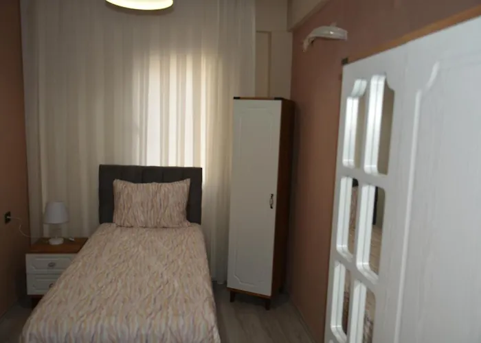 Fethiyede evinizdeki rahatlığın adresi 4 oda 1 salon 8 yatak 2 banyo ihtiyacınız olan tüm eşyalar vardır