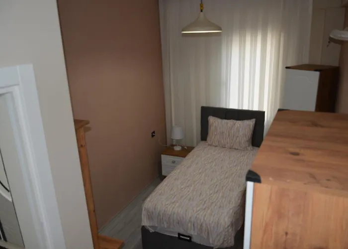 Fethiyede evinizdeki rahatlığın adresi 4 oda 1 salon 8 yatak 2 banyo ihtiyacınız olan tüm eşyalar vardır