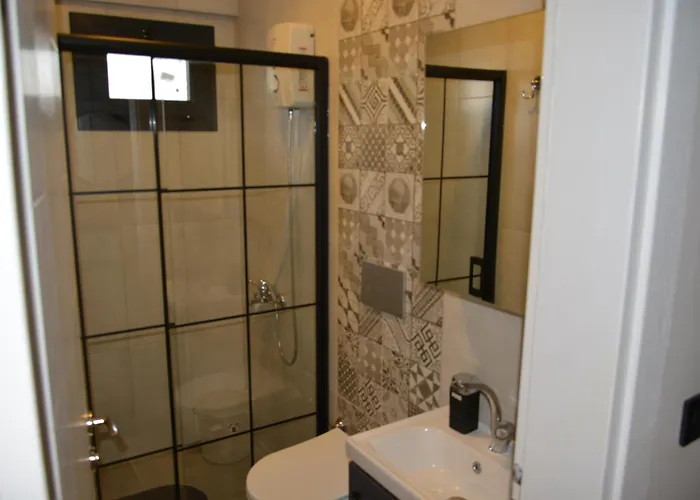 Fethiyede evinizdeki rahatlığın adresi 4 oda 1 salon 8 yatak 2 banyo ihtiyacınız olan tüm eşyalar vardır *