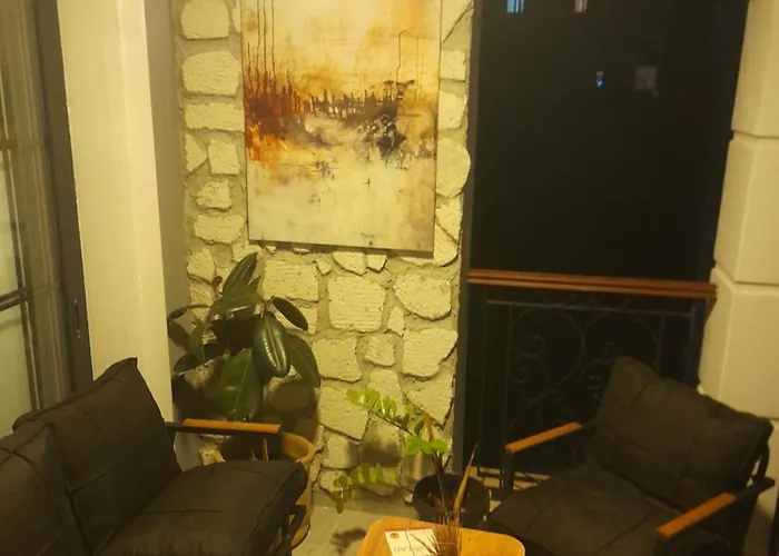 Fethiyede evinizdeki rahatlığın adresi 4 oda 1 salon 8 yatak 2 banyo ihtiyacınız olan tüm eşyalar vardır