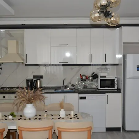 Fethiyede Evinizdeki Rahatligin Adresi 4 1 Salon 8 Yatak 2 Banyo Ihtiyaciniz Olan Tuem Esyalar Vardir Apartment Fethiye