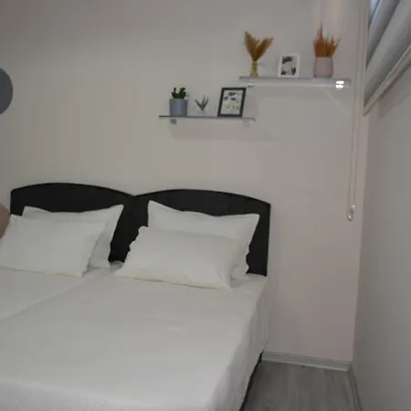 Fethiyede Evinizdeki Rahatligin Adresi 4 1 Salon 8 Yatak 2 Banyo Ihtiyaciniz Olan Tuem Esyalar Vardir * Fethiye
