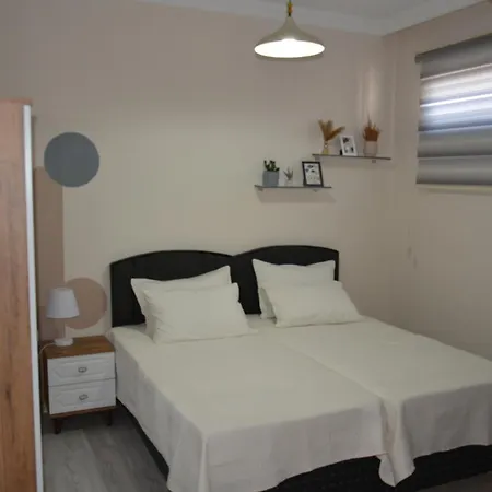 Fethiyede Evinizdeki Rahatligin Adresi 4 1 Salon 8 Yatak 2 Banyo Ihtiyaciniz Olan Tuem Esyalar Vardir Διαμέρισμα *
