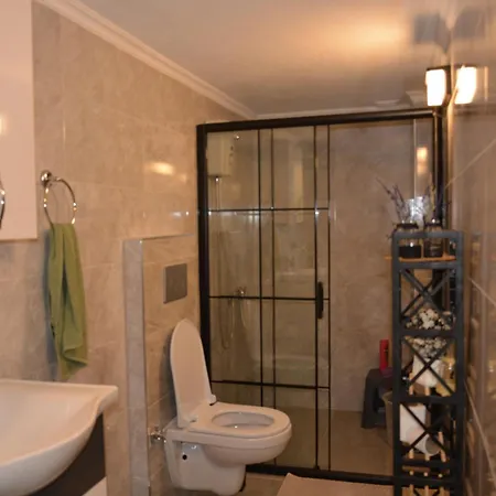 Fethiyede Evinizdeki Rahatligin Adresi 4 1 Salon 8 Yatak 2 Banyo Ihtiyaciniz Olan Tuem Esyalar Vardir Apartment Fethiye
