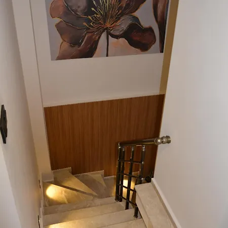 Fethiyede Evinizdeki Rahatligin Adresi 4 1 Salon 8 Yatak 2 Banyo Ihtiyaciniz Olan Tuem Esyalar Vardir Apartment