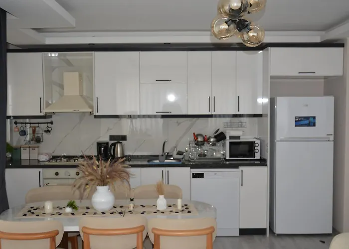 Fethiyede Evinizdeki Rahatligin Adresi 4 Oda 1 Salon 8 Yatak 2 Banyo Ihtiyaciniz Olan Tuem Esyalar Vardir 公寓 费特希耶